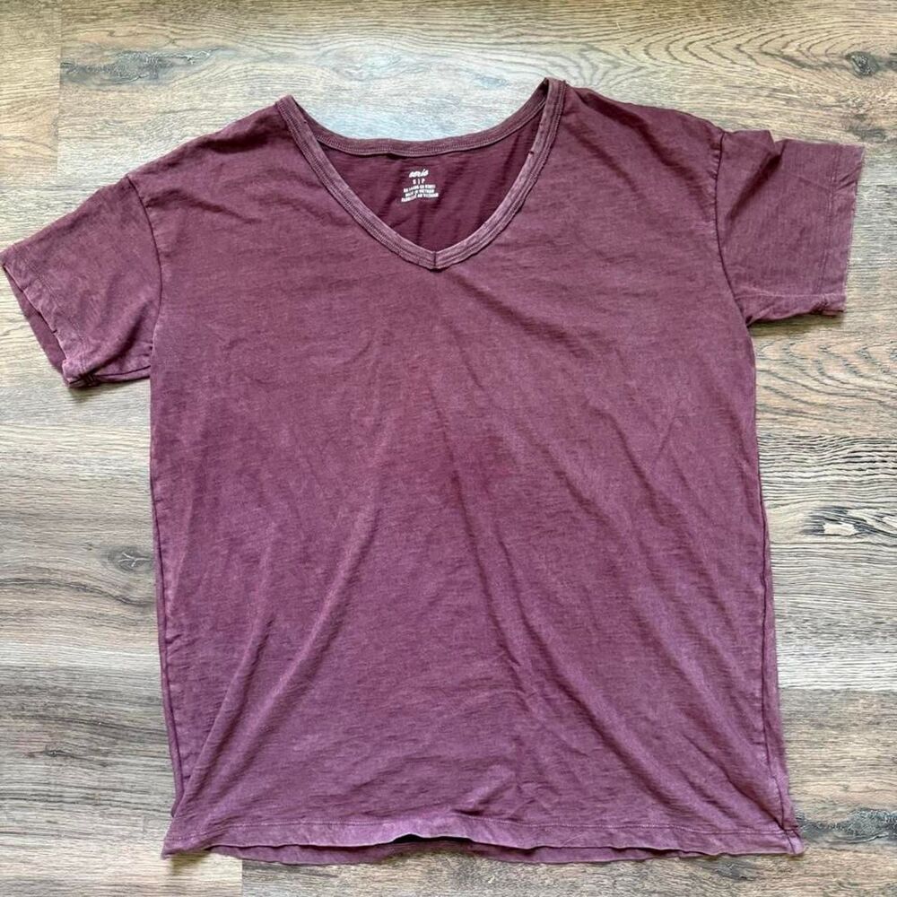 Aerie Women's Burgundy and Red T-shirt